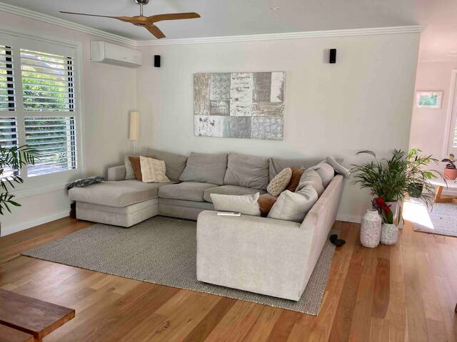 Light and breezy resort style – 3 bed house gallery image 4