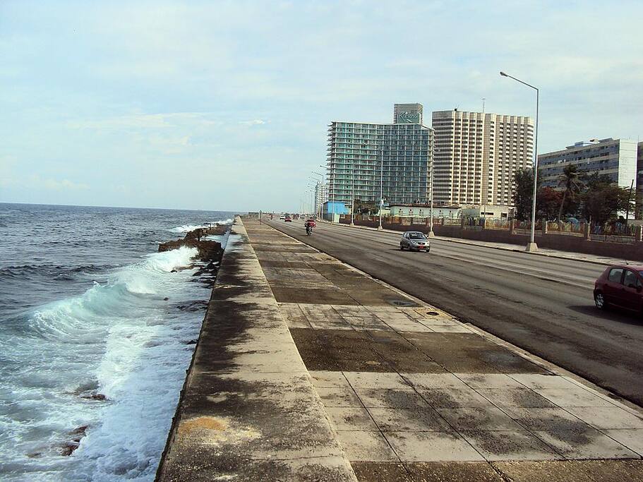 Malecon Habanero. Muy cerca de Hotel Riviera Y Melia Cohiba