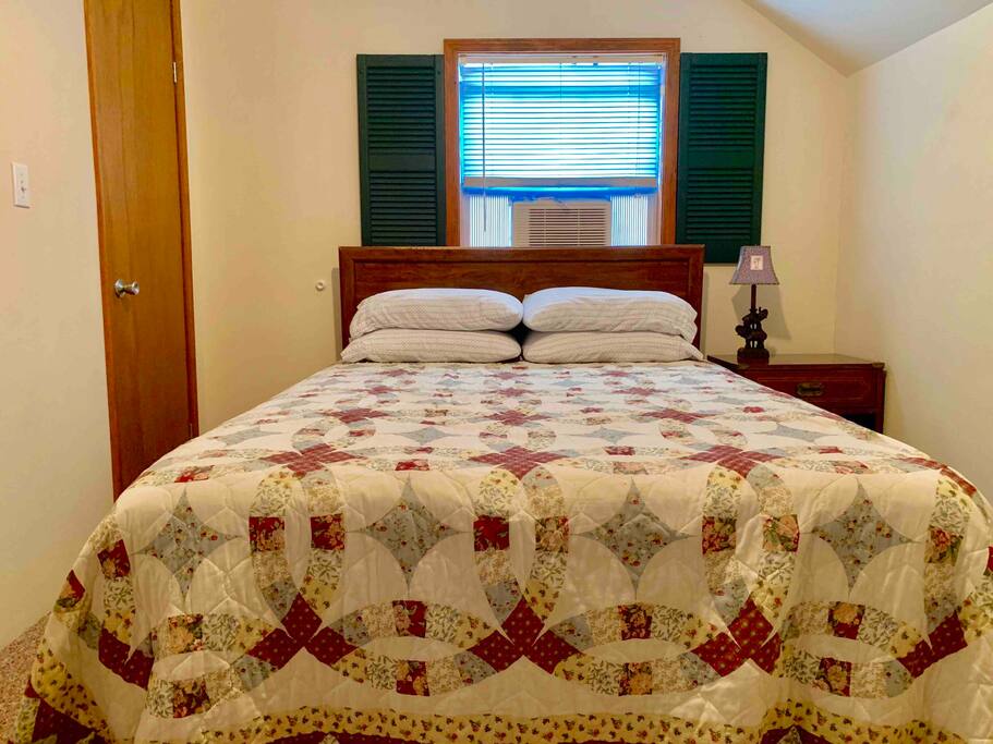 Second queen bed