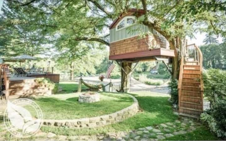Washougal Riverside Treehouse 借りられるツリーハウス ワショーガル ワシントン州 アメリカ合衆国