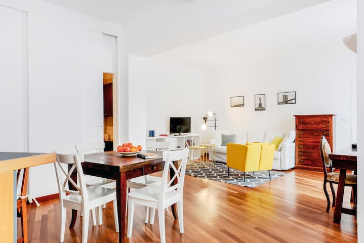 Warm Parquet Flat A Stone S Throw From Last Supper Apartments