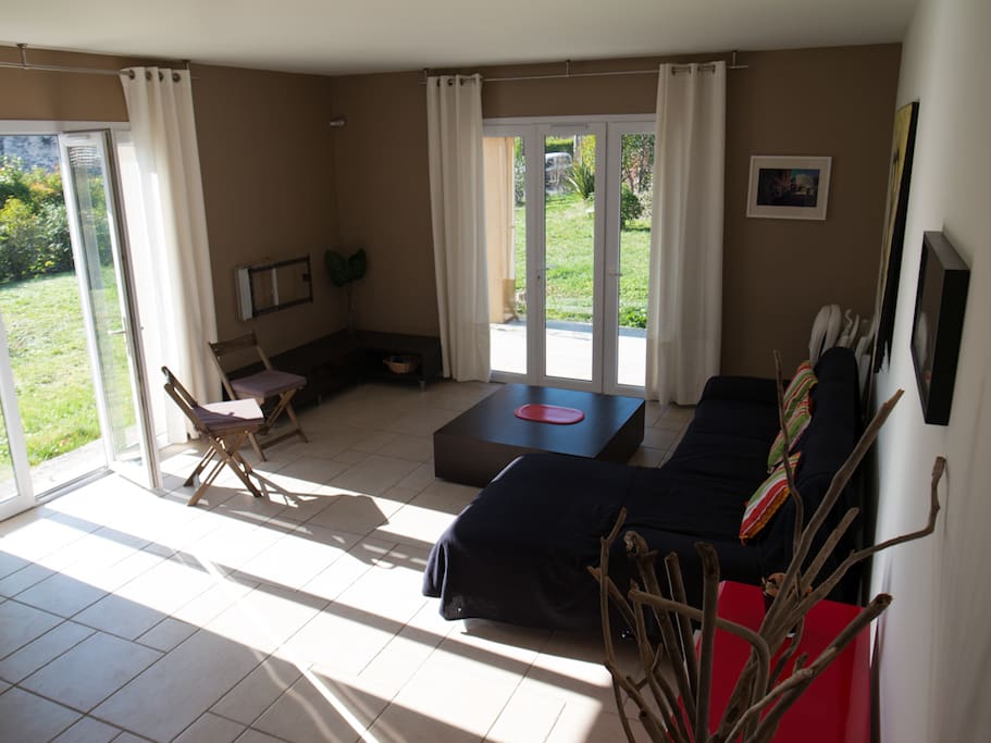 Salon ouvert sur le jardin