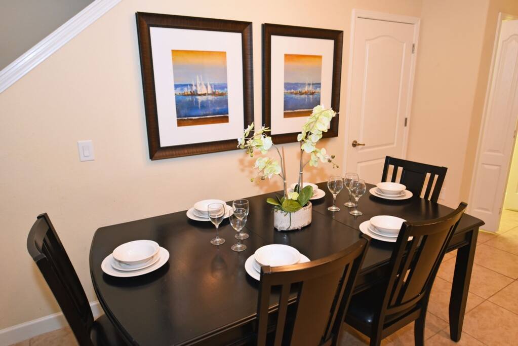 Sink,Dining Room,Indoors,Room,Dining Table