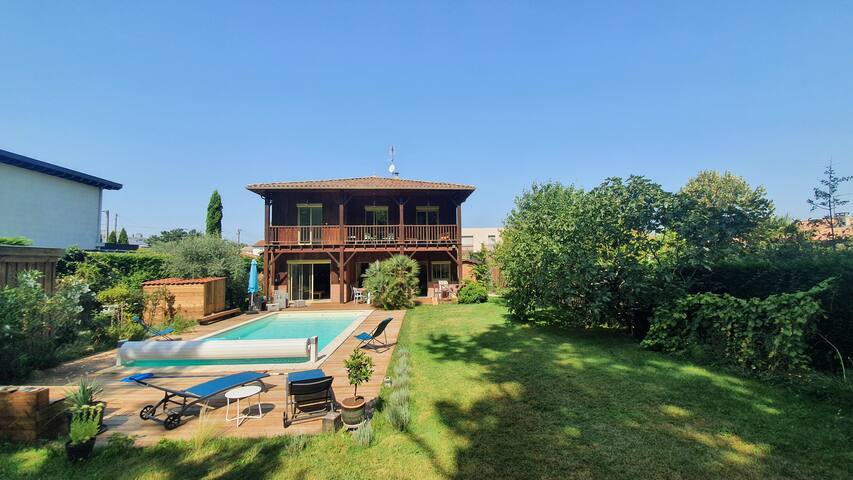 Charming and spacious wooden house, with golf view gallery image 4