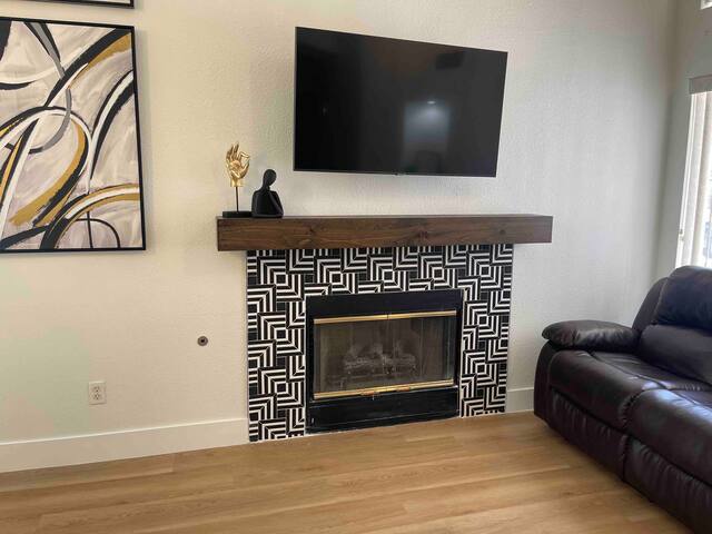 Unwind in Unique Pool Home-8 mile 2strip gallery image 4