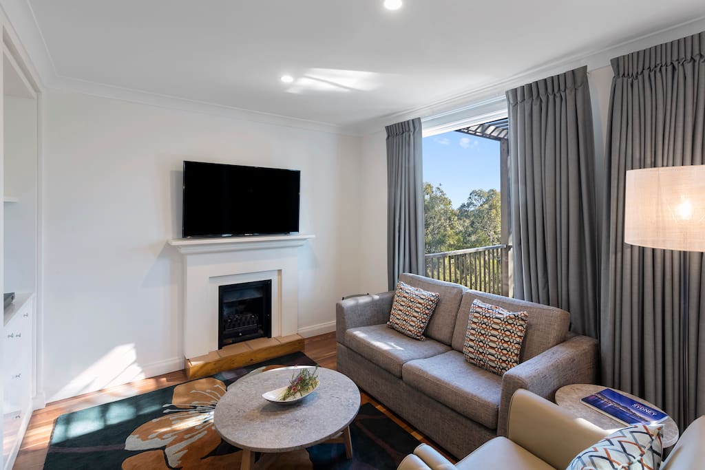 2 Bedroom Premier Villa: Living Room