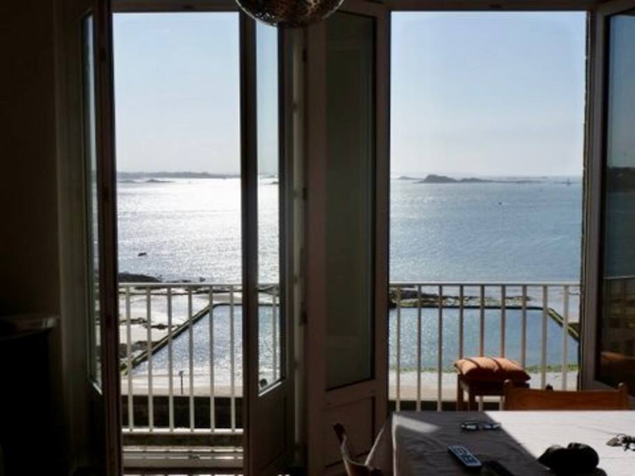 Salon-séjour vue sur mer