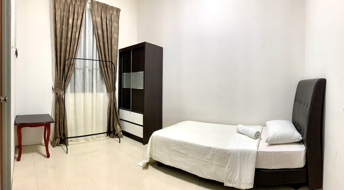 Jednostruki krevet spavaća soba 3 sa spojenom kupaonicom - dodatni madrac dostupan na zahtjev