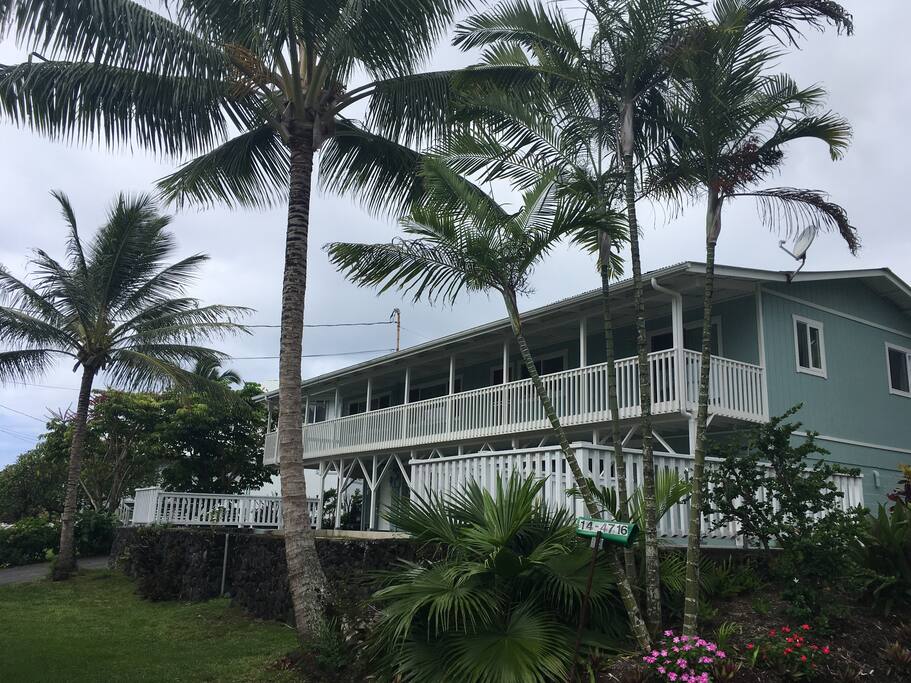 NEW!!! The Akala Loke Cottage by the Sea ~ Watch the sunrise over the Pacific from the lanai.
