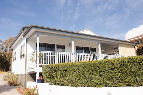 Top performing Airbnb: Headland Cottage, walk to harbour & restaurants in Ulladulla