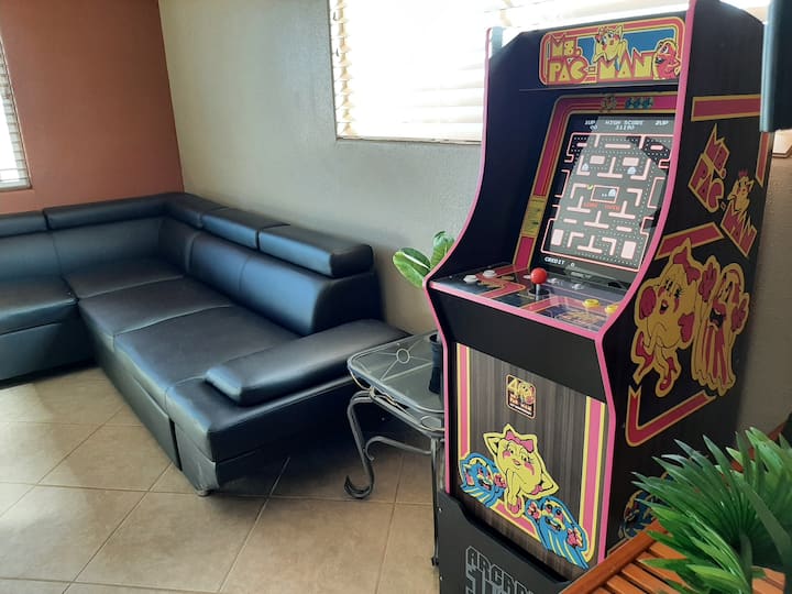 Freeplay!  Ms Pac-Man with several other games you can select on boot up.