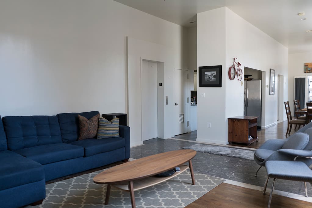 Formal living room with surround sound & flat screen