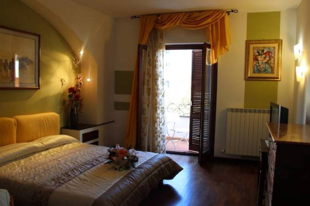 Bedroom 1with private bathroom and walk in closet