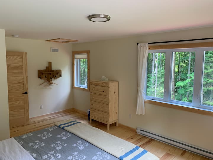 上层特大号卧室1