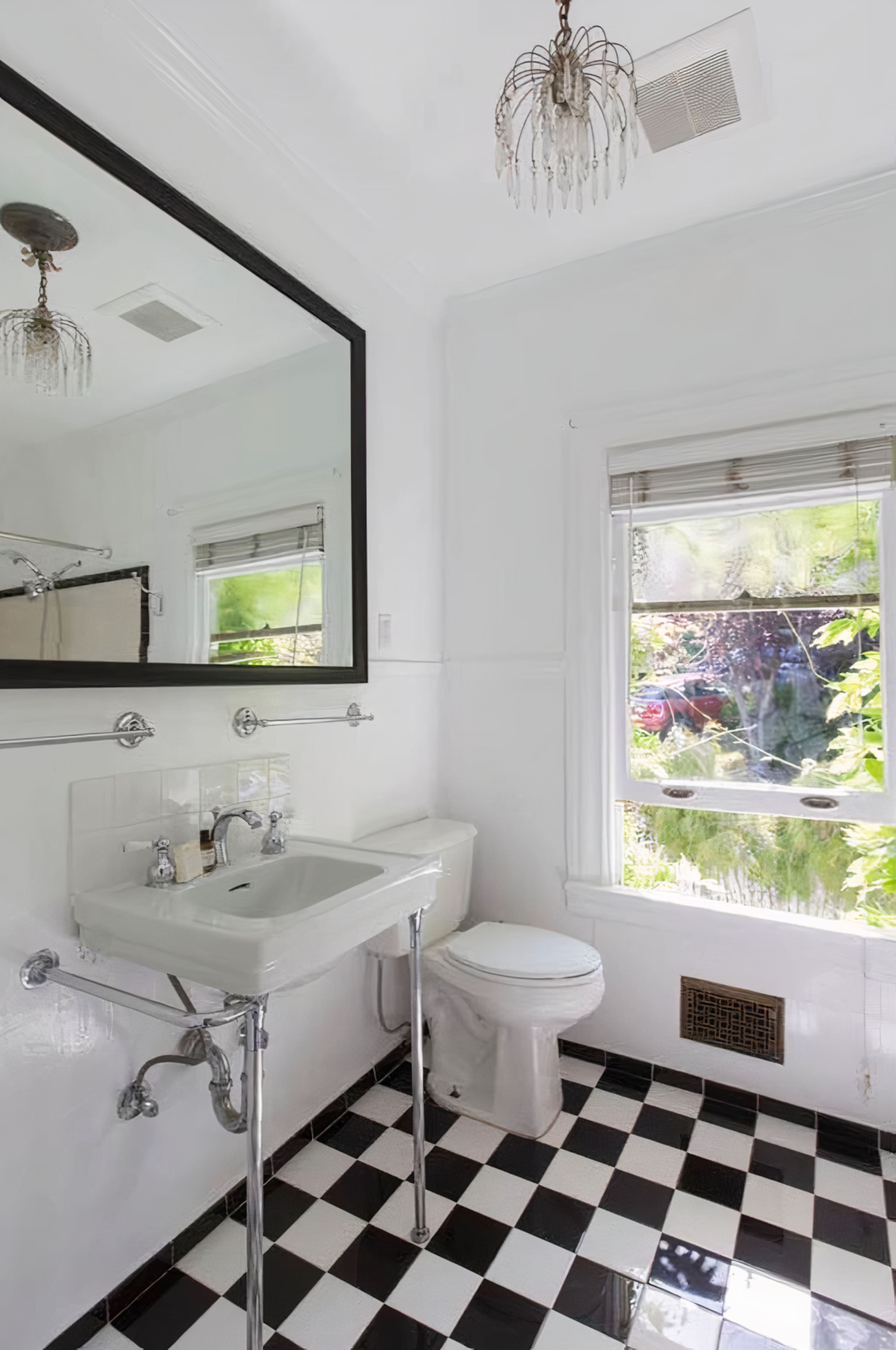 Villa in San Francisco · ★4.93 · 4 bedrooms · 5 beds · 3.5 baths - Image 23