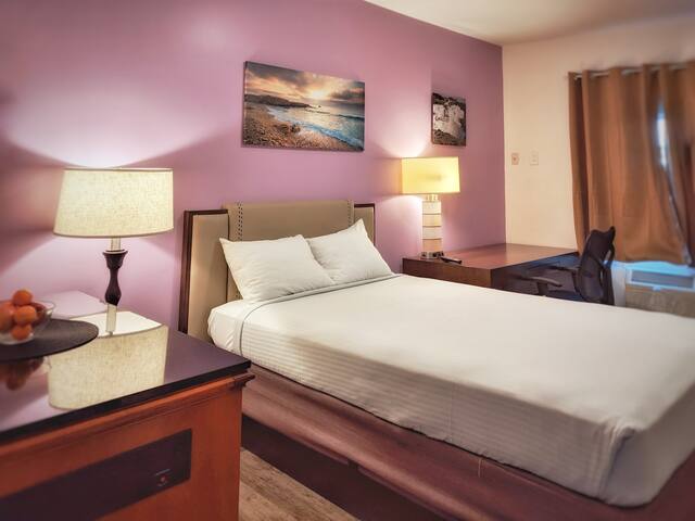 Great private room w/ Jack-n-Jill Bathroom- Rm 10