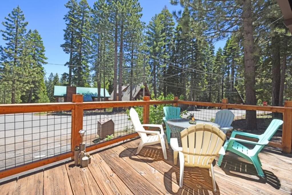 Spacious front deck with patio furniture