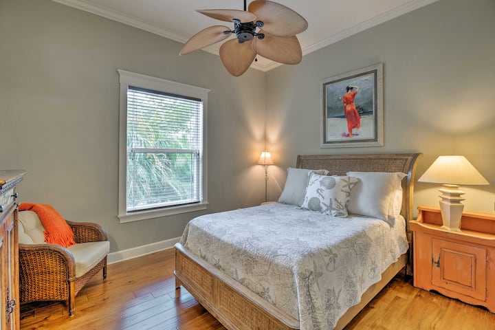 Master bedroom with brand new (2019) queen size mattress & private ensuite bathroom