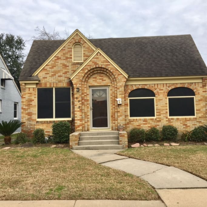 Traditional Home, Surrounded by History and Fun!