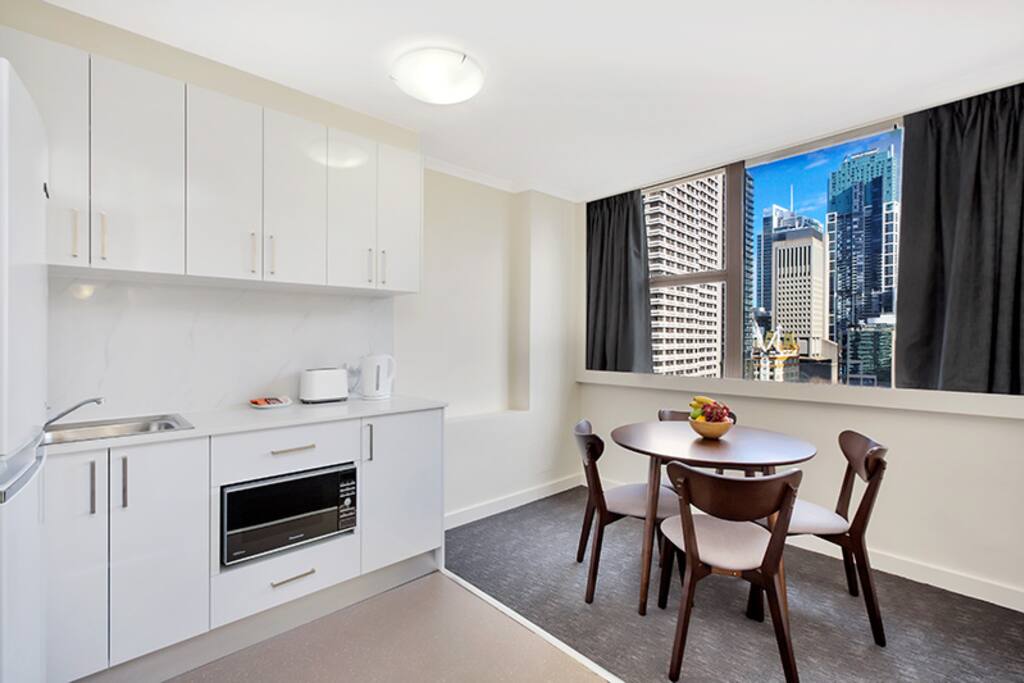 Dining setting with City & Hyde Park Views. Self contained kitchen with full sized fridge/freezer.