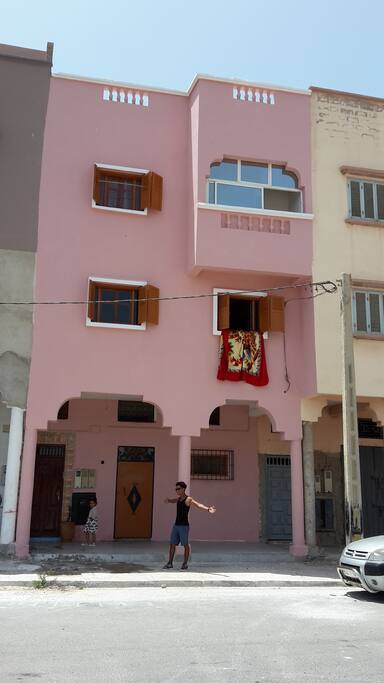 Haus von der Strasse aus, Wohnung ist im 2. Stock