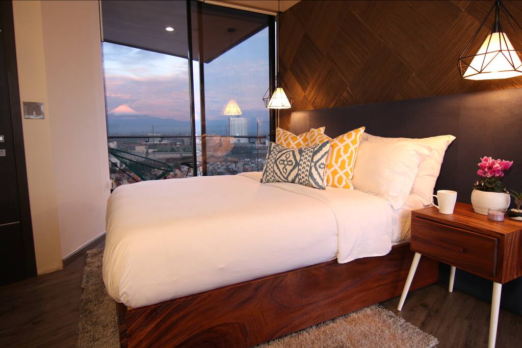 - Balcony and views of the Volcano
- Acceso al balcón y vista al Volcan