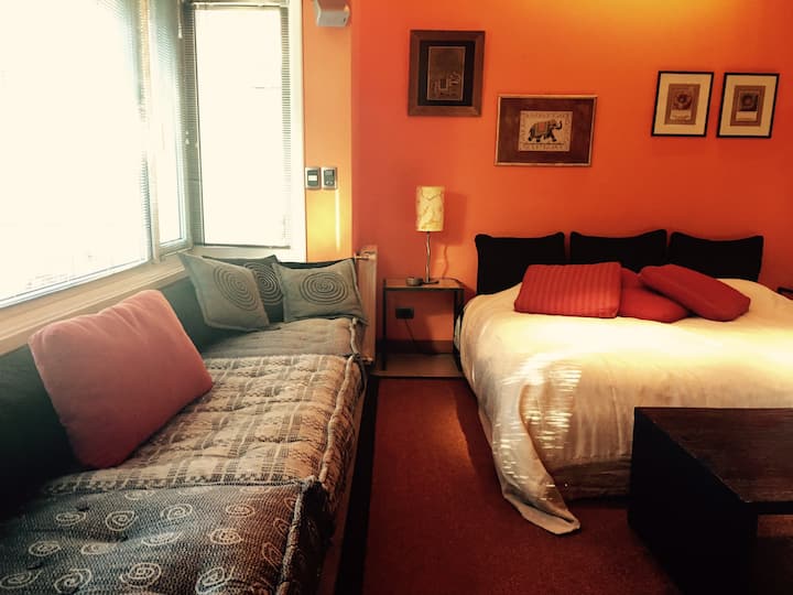 Лофт с отдельным входом в саду с бассейном в Beccar