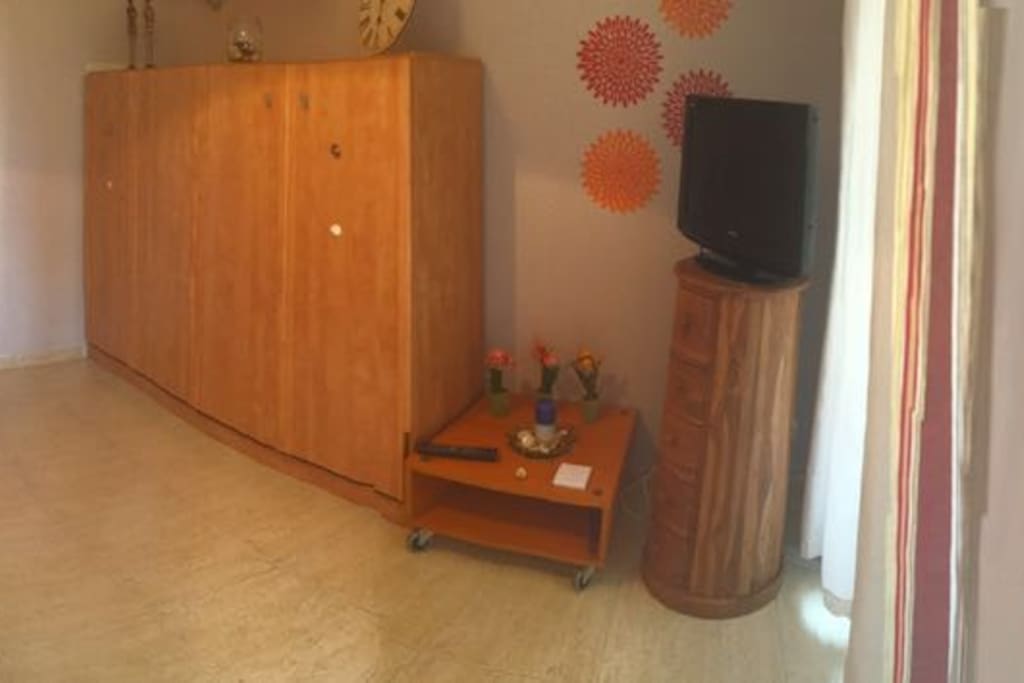Mueble salon convertible en cama de 1'35 x 1'90 solido