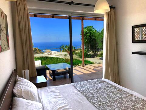 Beachfront 2 bedroom apartment
