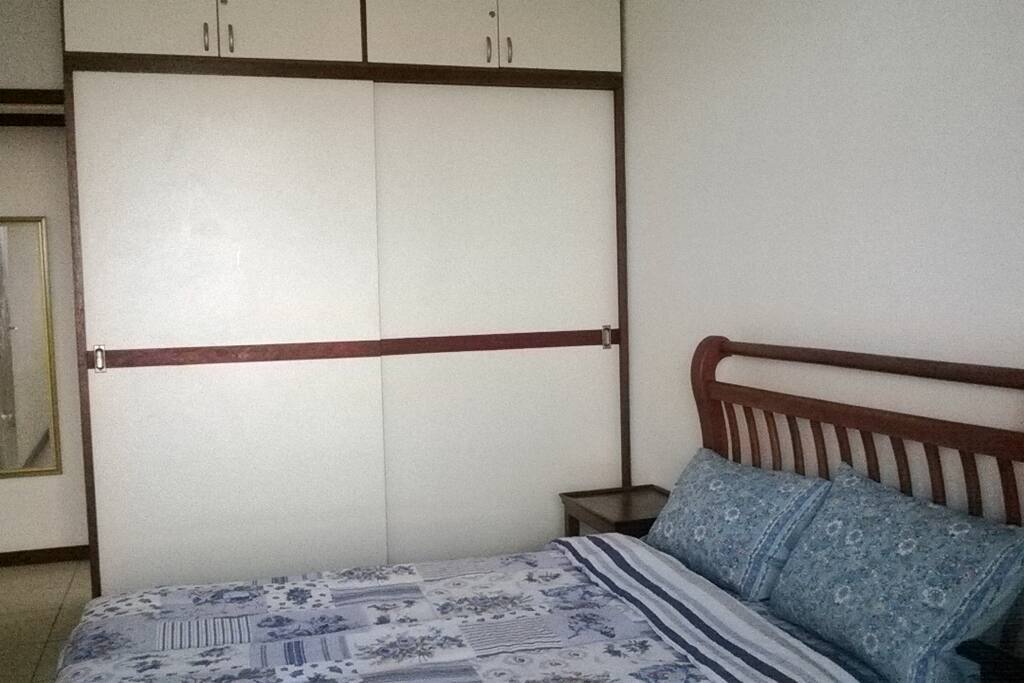 ARMÁRIO EMBUTIDO NO QUARTO