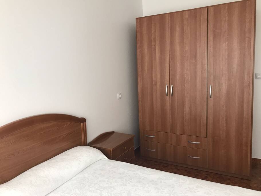 Habitación 1 / Bedroom 1