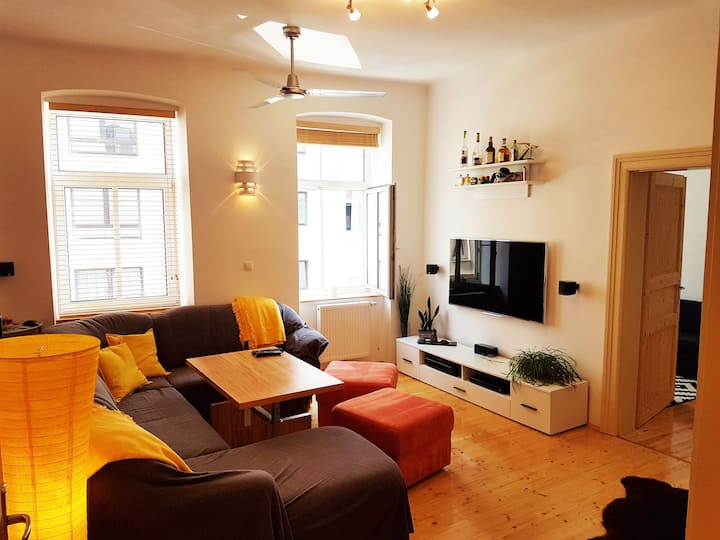 Cozy couch in Viennese shared apartment Condominiums for Rent in