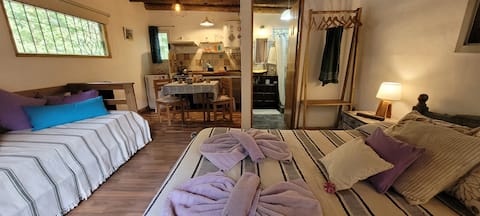 Anuncio de Airbnb popular: Rio y Ciruelo, studio apartment facing the river en Capilla Del Monte