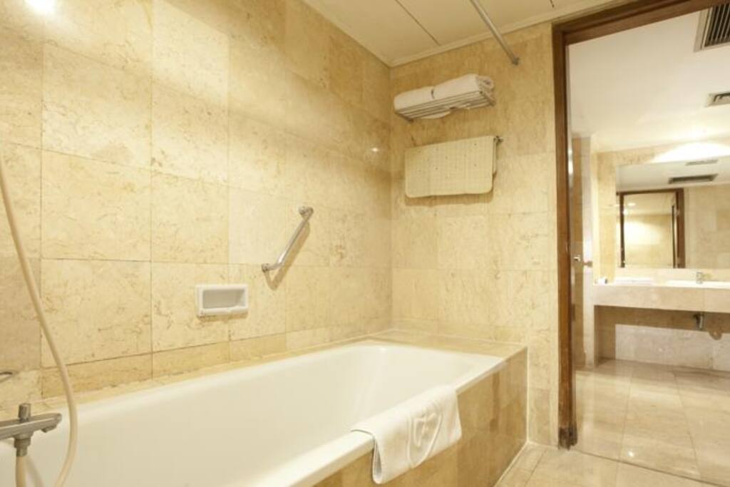 Bathtub