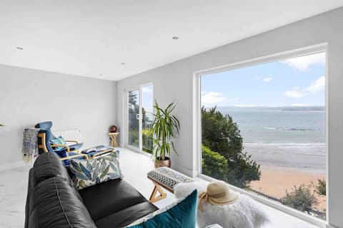 Luxury coastal apartment w/ panoramic sea views