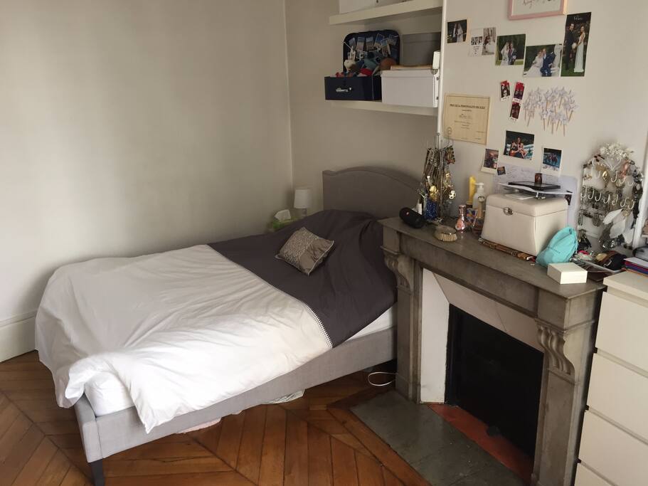 Chambre avec lit double