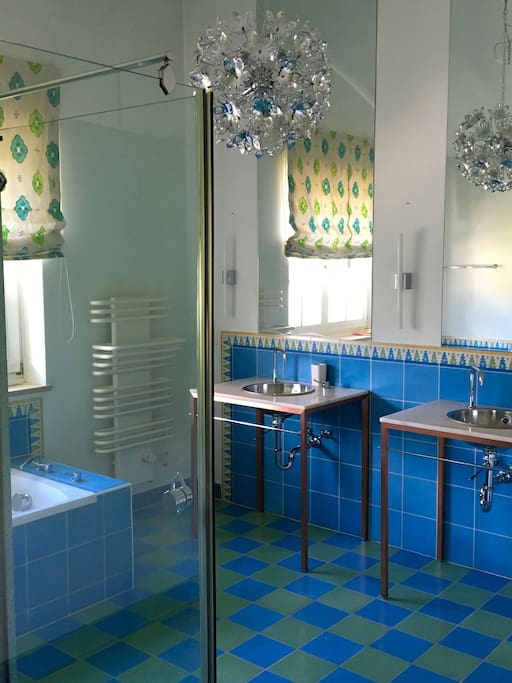 Großes Bad mit WC