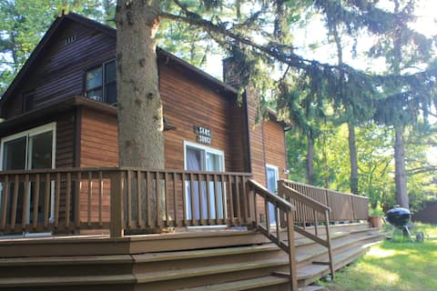 Wooded wonderland 2 bedrooms w/hot tub!@FLX Winery