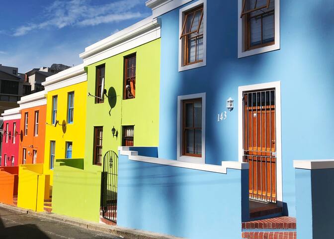 Vibrant house in a historical center of Cape Town gallery image 2
