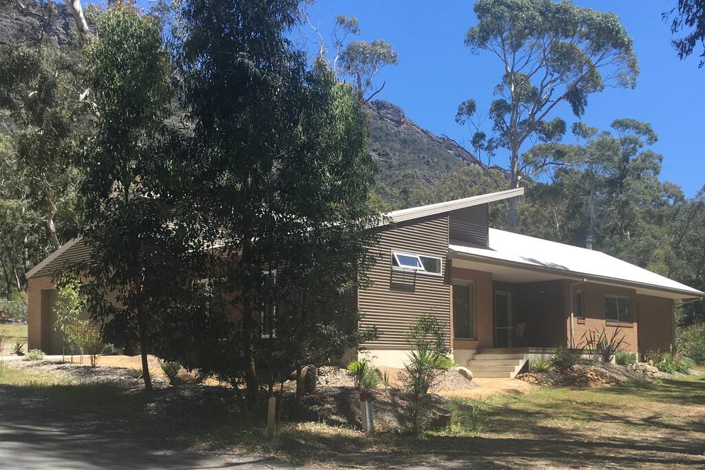 2 Young Rd Halls Gap