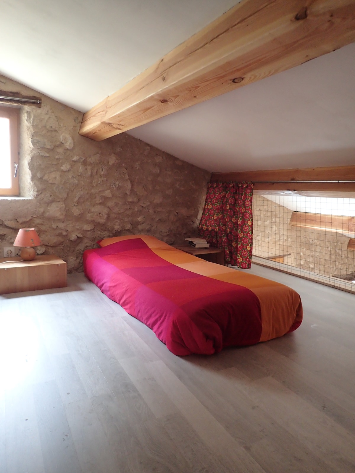 Mezzanine, nad severnou izbou