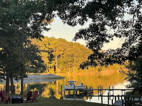 Relaxing 3 bedroom waterfront retreat