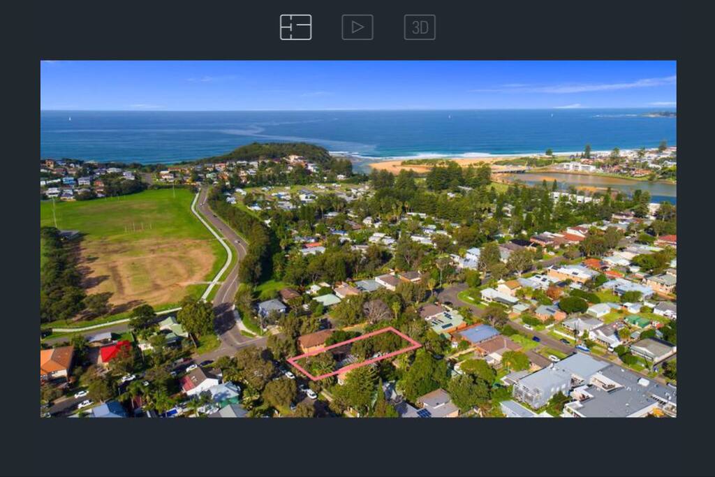 Walking distance to beach, lake, shopping centre, cinema and more.