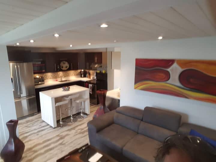 Osoyoos Waterfront Oasis, One Bedroom/bath Condo - Osoyoos