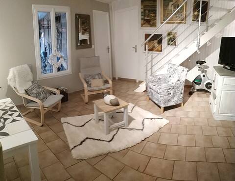 Popular Airbnb listing: The Artist's Garden in Alès