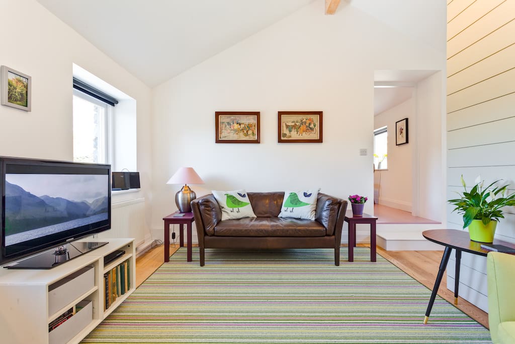 Lounge with TV, DVD and HiFi with bluetooth