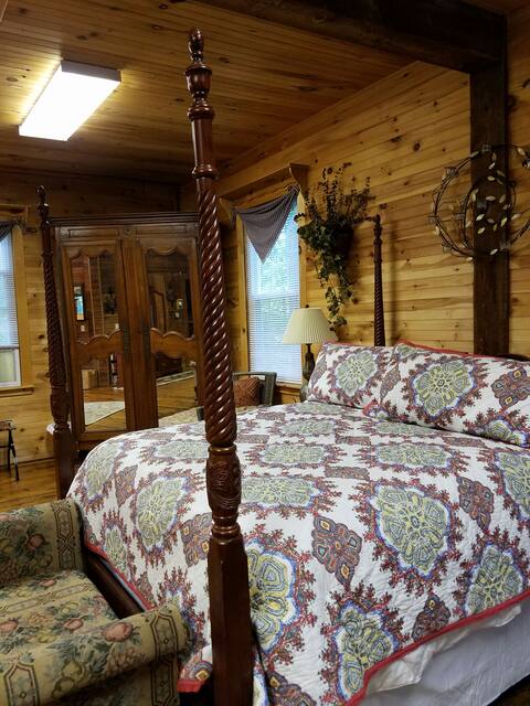 Charming Perkins House CarriageHome