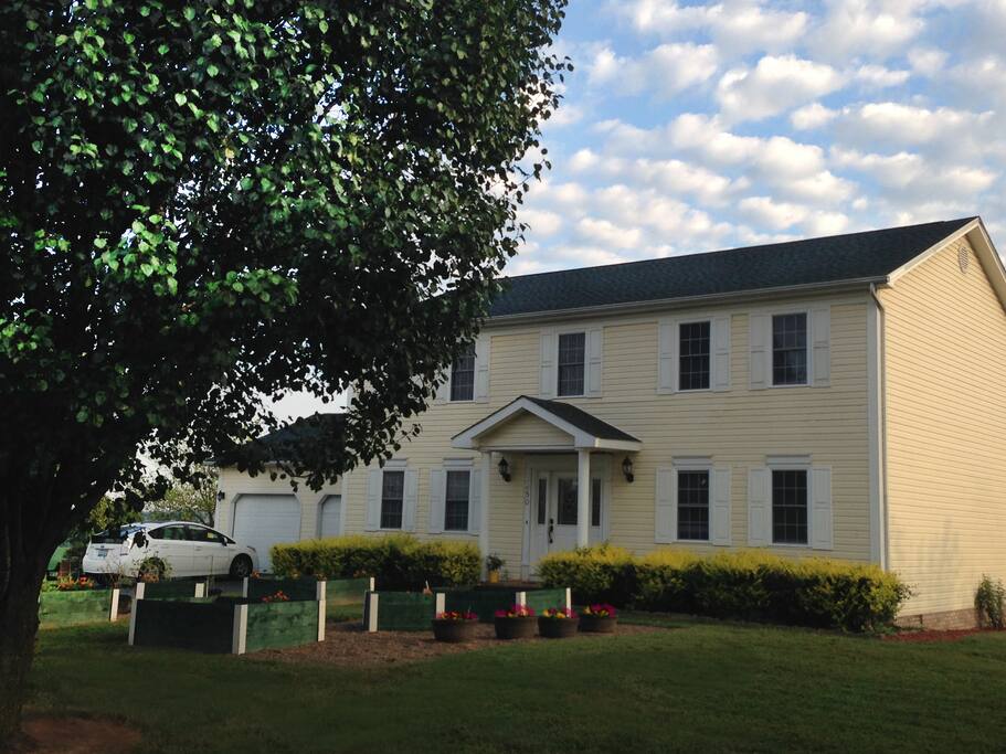 Manor house on Withers Lane in Manitou, KY.