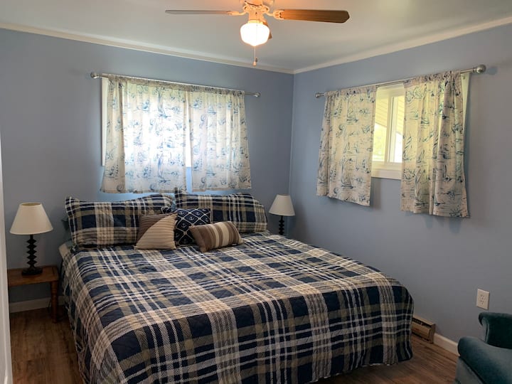 غرفة نوم زرقاء 