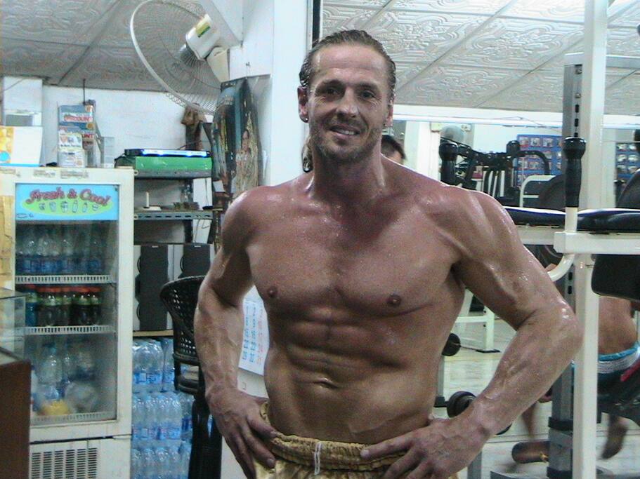 Gerne lade ich euch ein in unserm Fitnessraum zu trainieren , wir bieten ebenfalls profesio